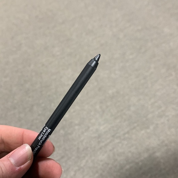 Younique Eyeliner Pencil - NEW but NO BOX - Picture 3 of 3